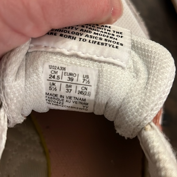 ASICS running shoes. Size 7 1/2 - Picture 4 of 5